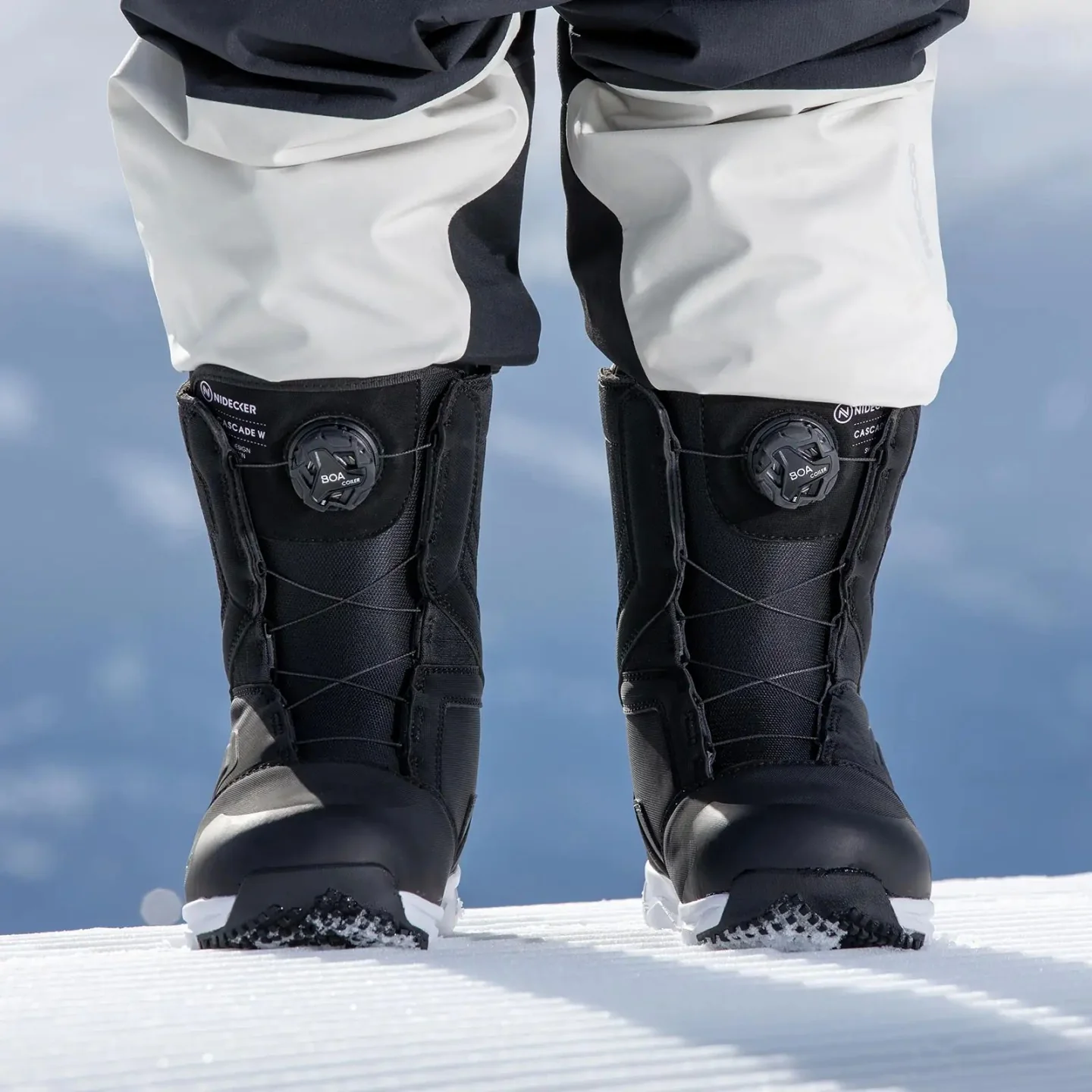 Women's Cascade Snowboarding Boots - Image 3
